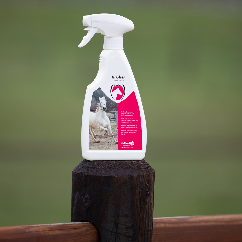 Cleaning spray for horse