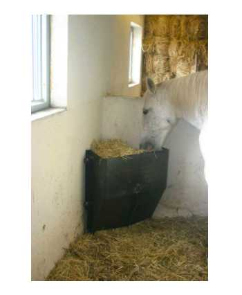 Plastic hay feeding box 200 litres for horse cattle